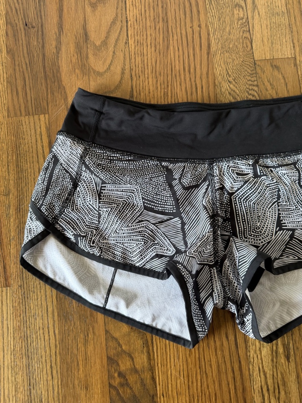 Lululemon Women’s Speed Short In Dottie Tribe White Black /Black Size 6 - Picture 3 of 14